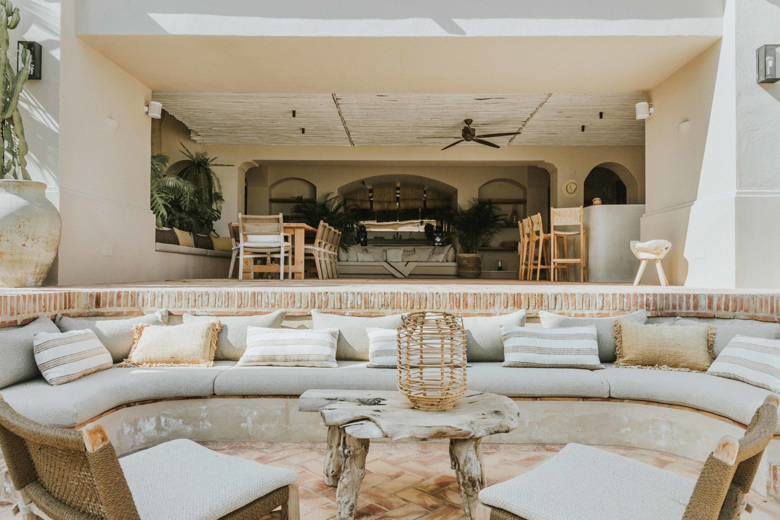 3Salon-planta-baja-y-salon-piscina-regalo