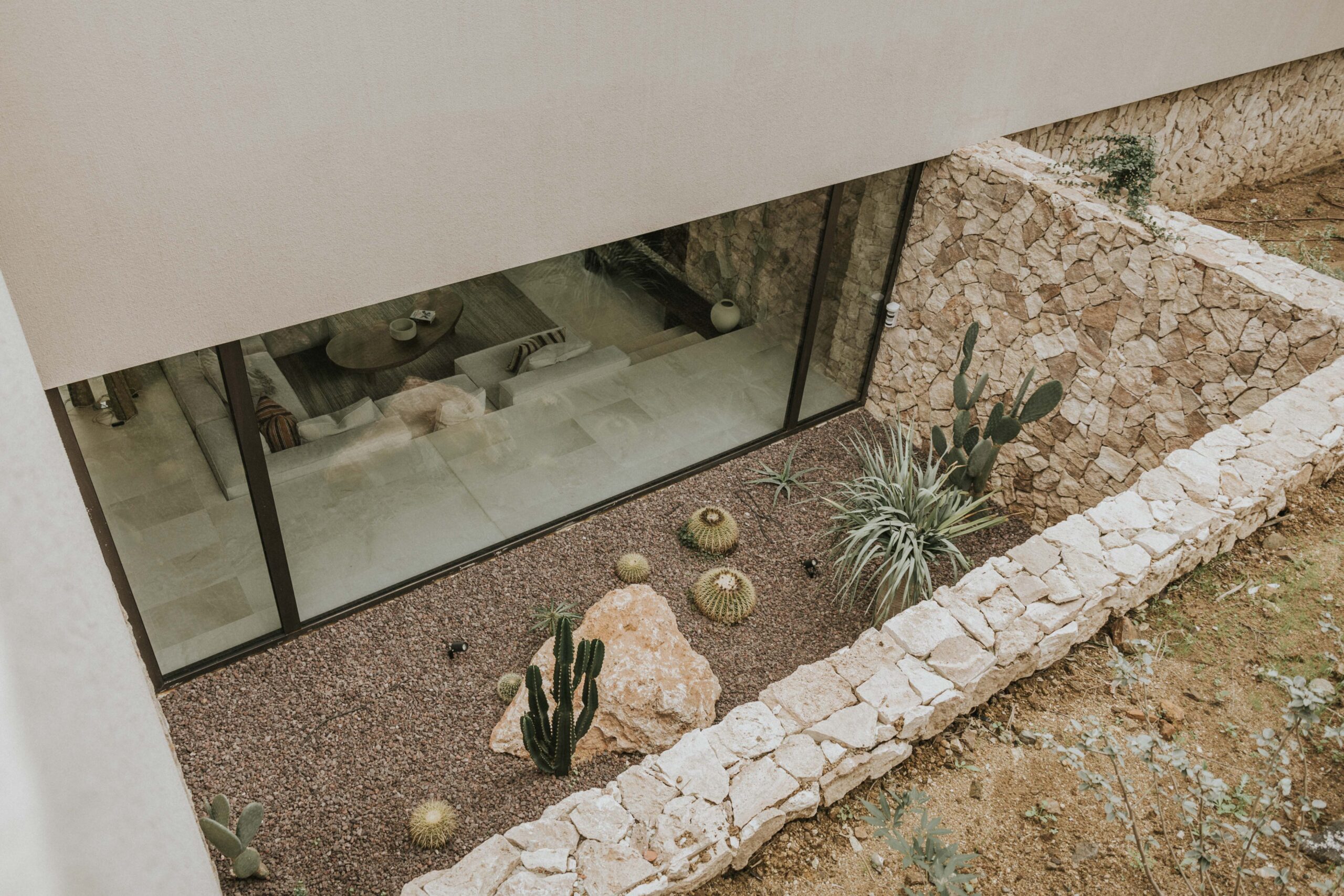 10 Entrada puerta dentro y fuera.TW