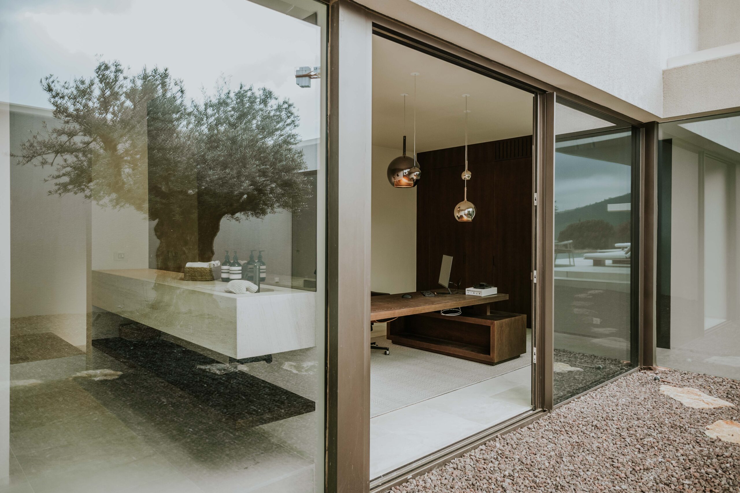 10 Estudio armario y mesa de madera.TW