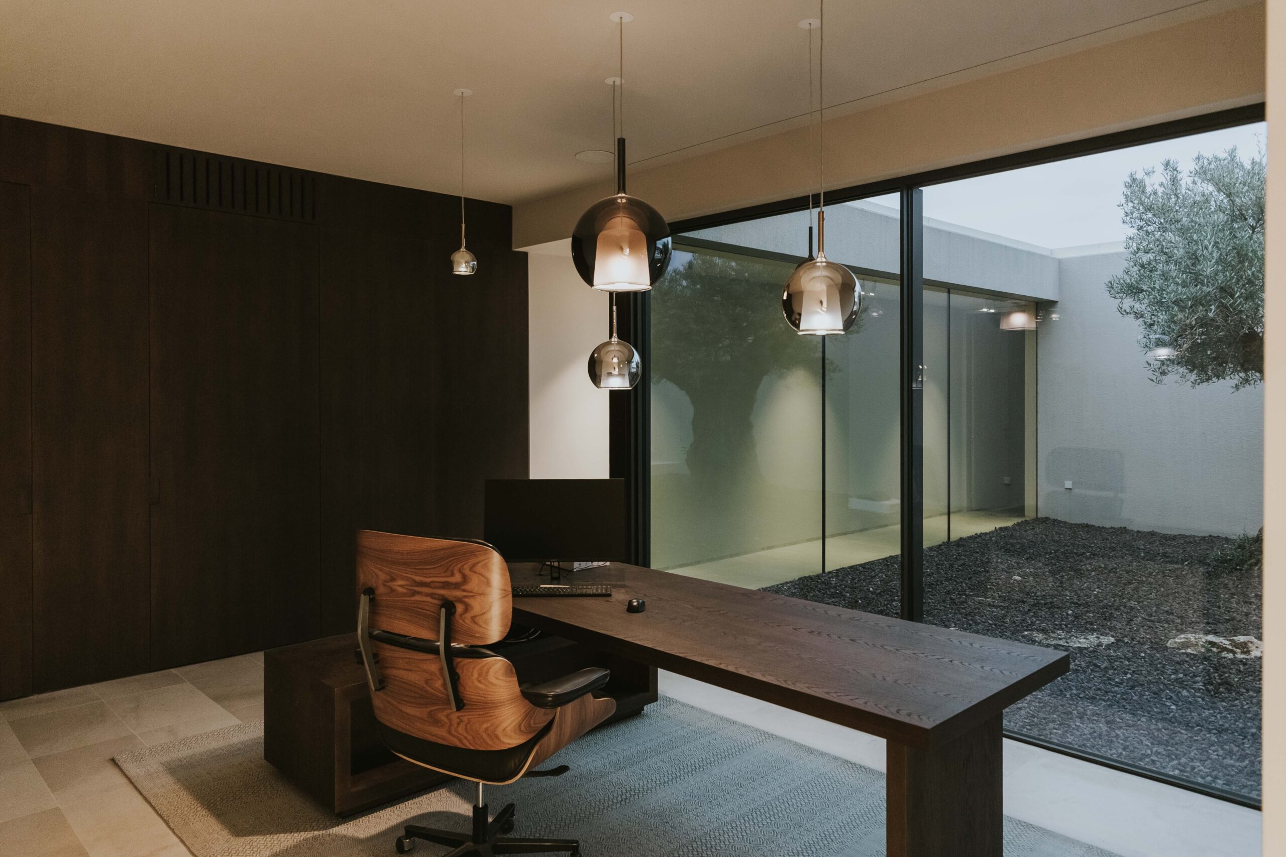 11 Estudio armario y mesa de madera.TW