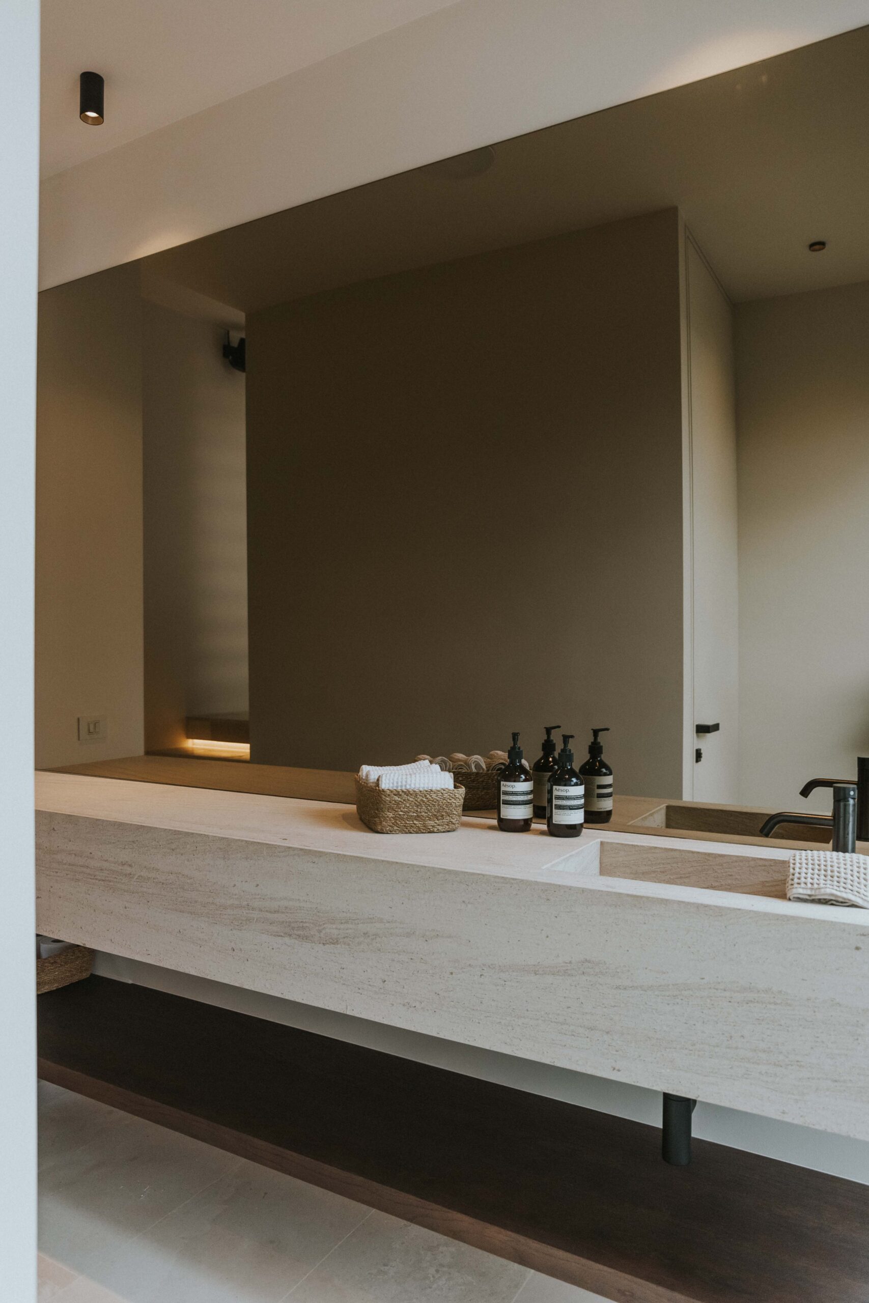 12 Baño encimera de piedra.TW