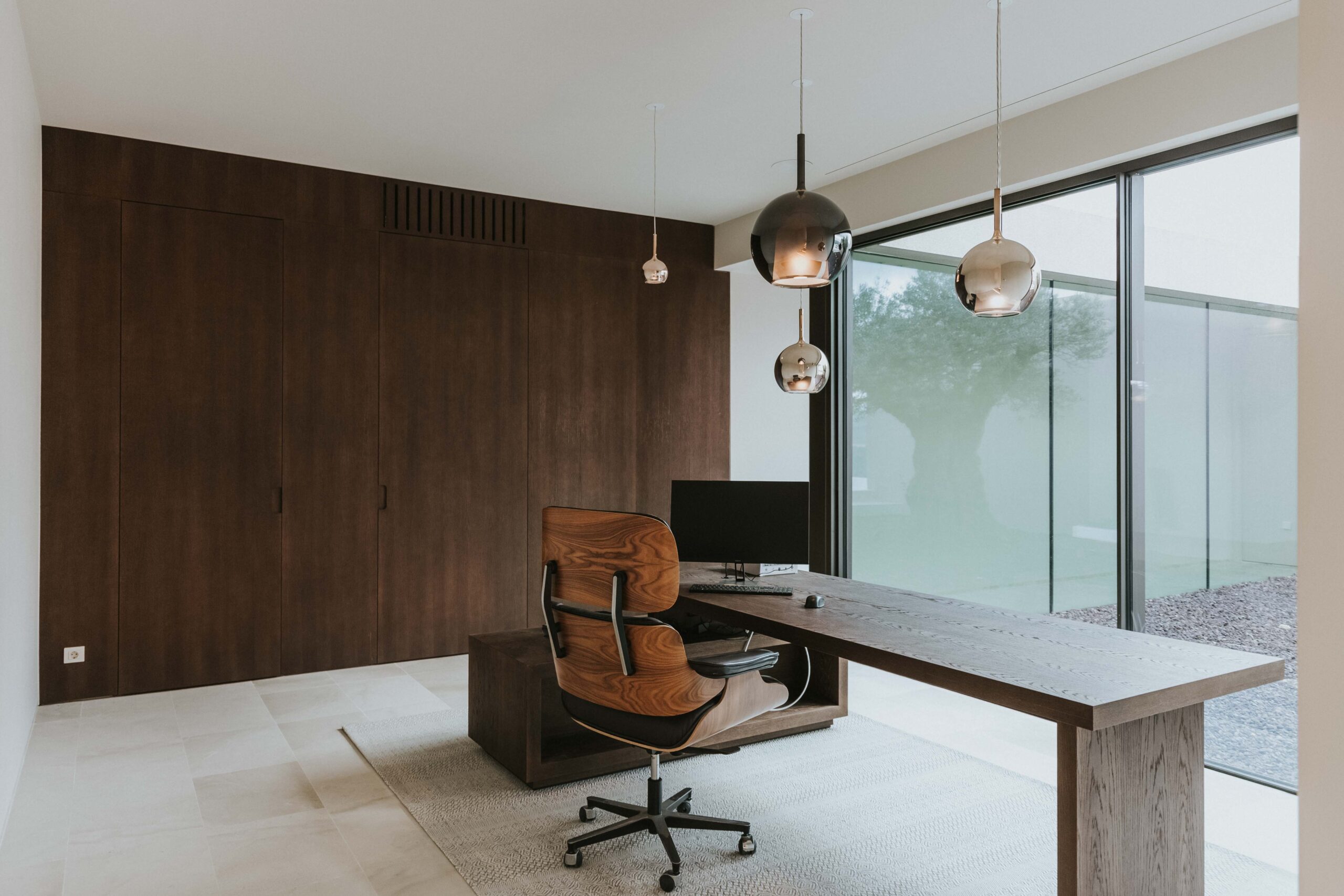 3 Estudio armario y mesa de madera.TW