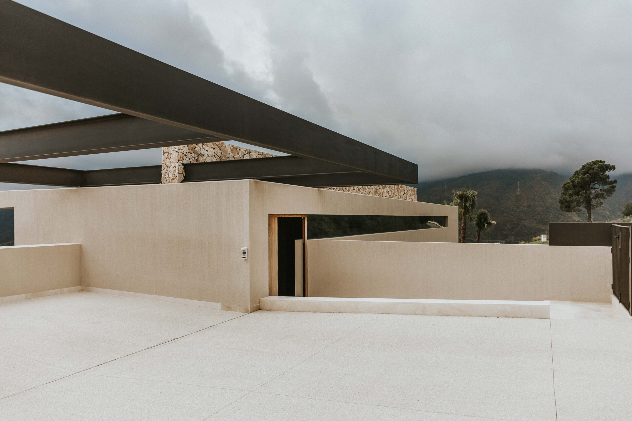 6 Entrada puerta dentro y fuera.TW