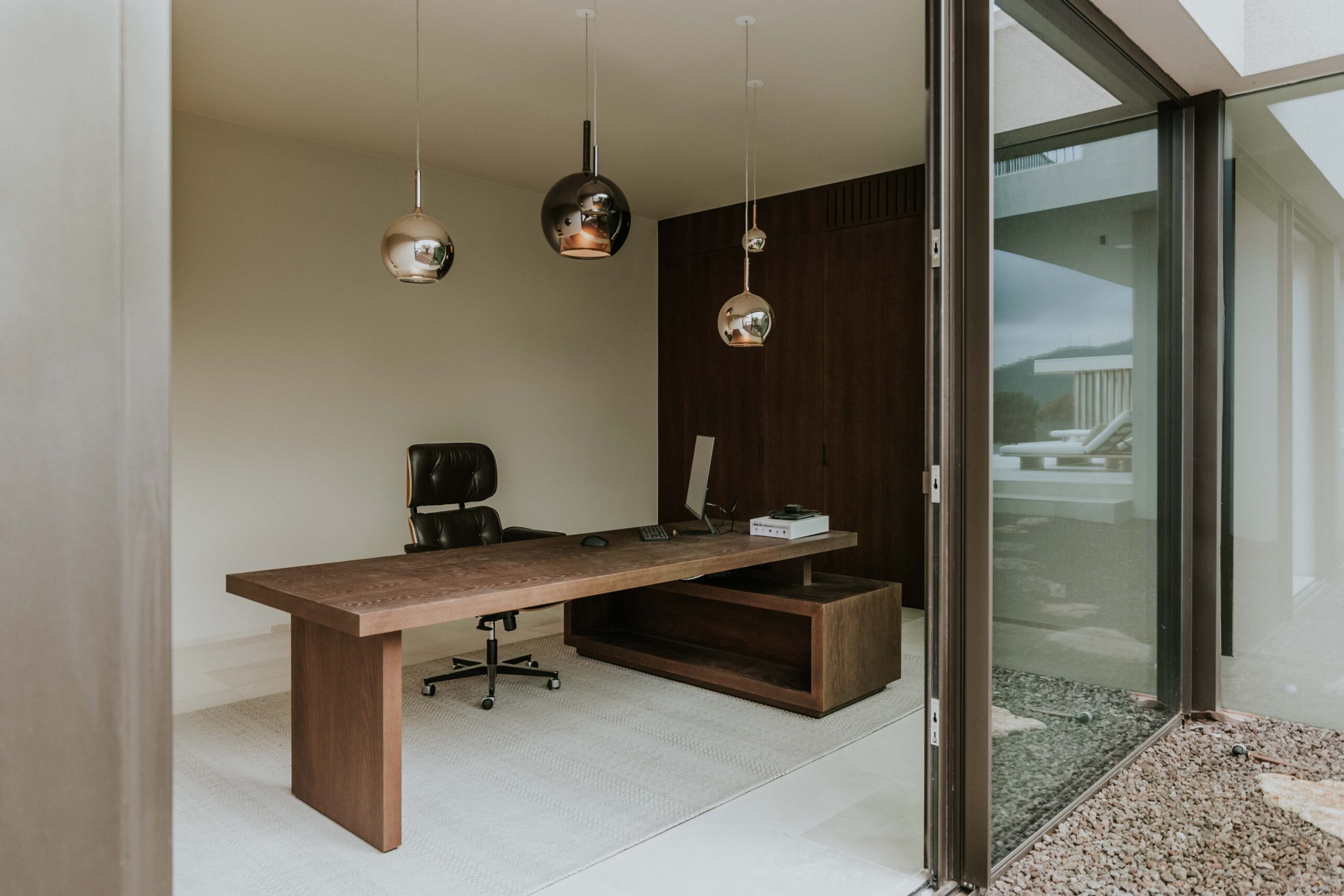 7 Estudio armario y mesa de madera.TW